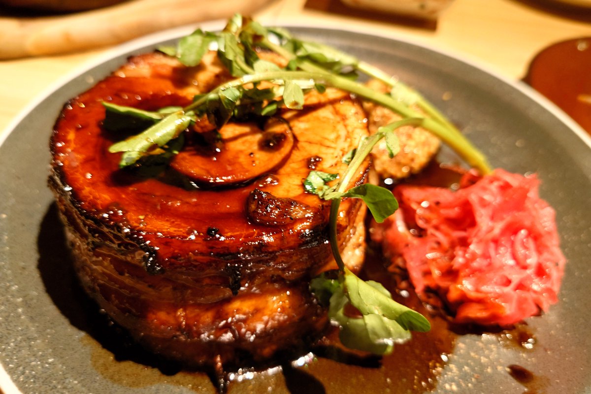 flying_drunkard's tweet photo. いただきまーす🙏🍴
東京 御徒町「和びすとろ TORINOS」
◆厚切りチャーシュー
美しい肉塊🍖
今週もお疲れ様でしたー🍻
#和びすとろTORINOS
#TORINOS
#トリノス
#酒場放浪記 https://t.co/sbEVMpfnRA