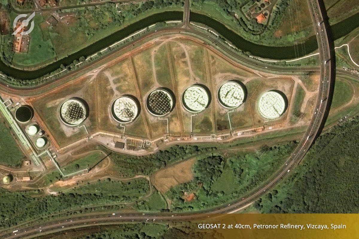 geosat_sat's tweet image. #GEOSAT2 captured this #SuperResolution image of the @Petronor_Info refinery, the first Spanish refinery to produce unleaded gasoline.

Monitor your assets with GEOSAT&apos;s #SuperResolution products and get accurate information in a short period of time.
#ENERGYandRESOURCES