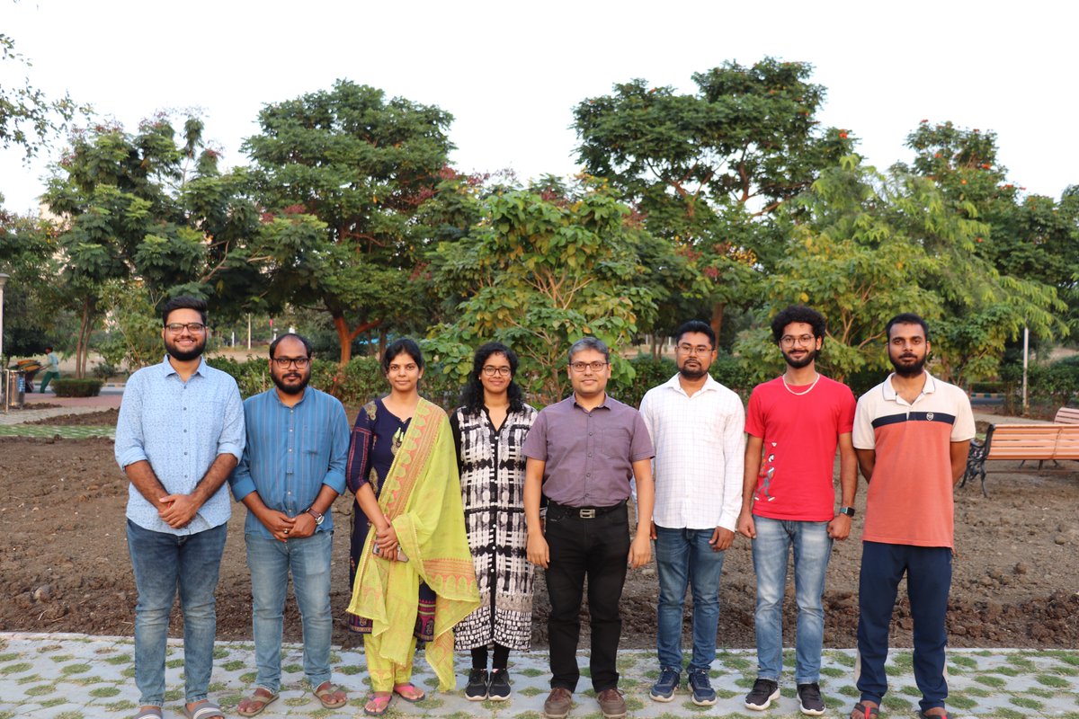 ToMPgroup's tweet photo. ToMP group photo session at IISER Bhopal campus after Jayant joined us @Avishek11Singh @Vivek94Kumar @sugandha_sharul @RamsamojKewat @purbadutta155 @SUMANROOJ8 @NiGanguli @relativestein https://t.co/NDhOLGvEQ7