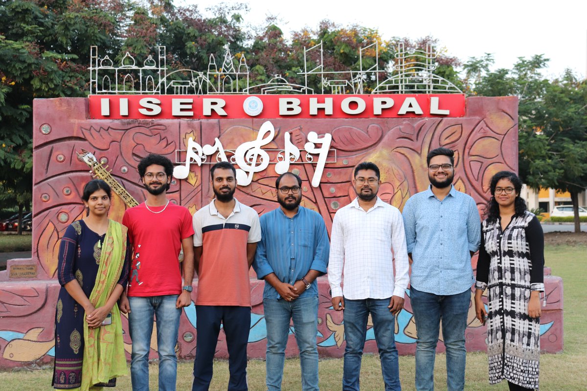 ToMPgroup's tweet photo. ToMP group photo session at IISER Bhopal campus after Jayant joined us @Avishek11Singh @Vivek94Kumar @sugandha_sharul @RamsamojKewat @purbadutta155 @SUMANROOJ8 @NiGanguli @relativestein https://t.co/NDhOLGvEQ7