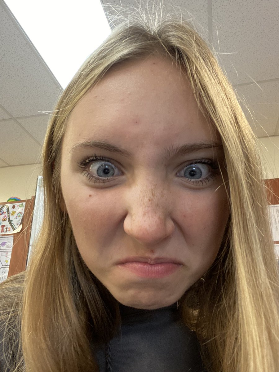 BowenJaecie's tweet photo. Day 3 of #graditudesnaps I am greatful for my two favorite freshies Aubrey and Peyton. @RobardsVPHS https://t.co/smA6NDdTa7
