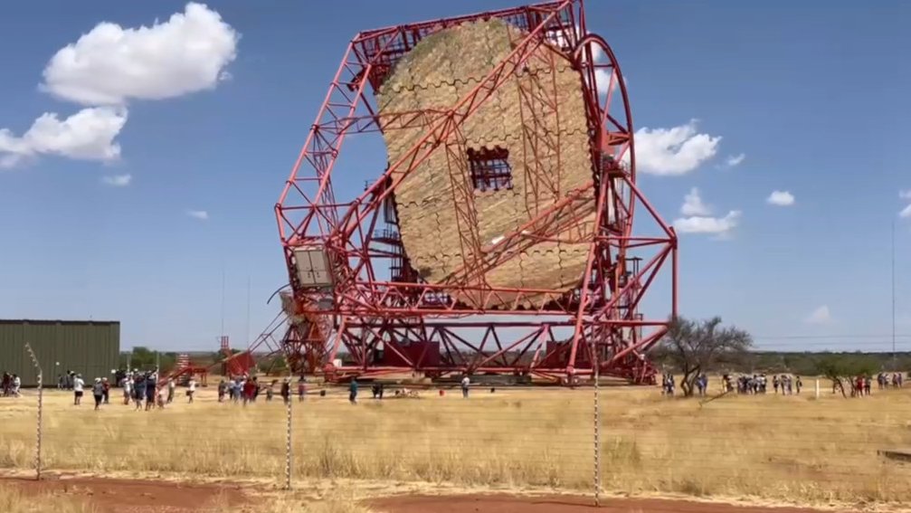 hesstelescopes's tweet image. We celebrated our 20th birthday last month with many events, and even got to meet some of you 🤗

For this Source of the Month, take a (brief) walk with us down memory lane as we celebrate 20 years of H.E.S.S., and toast to 20 more years to come!

mpi-hd.mpg.de/hfm/HESS/pages…