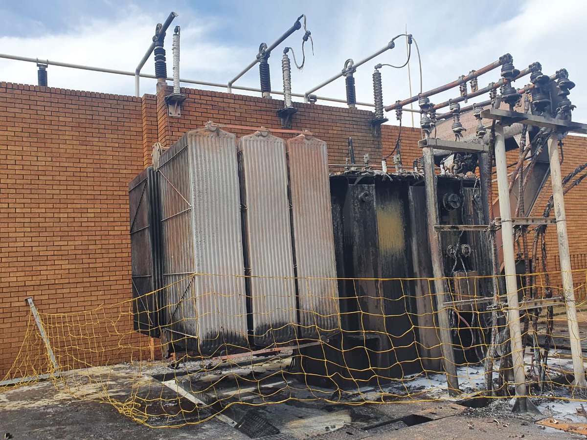 FaizelPatel143's tweet photo. #LenasiaSouth Photos of the substation in Lenasia South that caught fire on Friday. @CityPowerJhb said the cause of the fire is being investigated and that there is no estimated time of restoration of power to the affected areas. #SubstationFire @TheCitizen_News https://t.co/9eNEWRlpOw