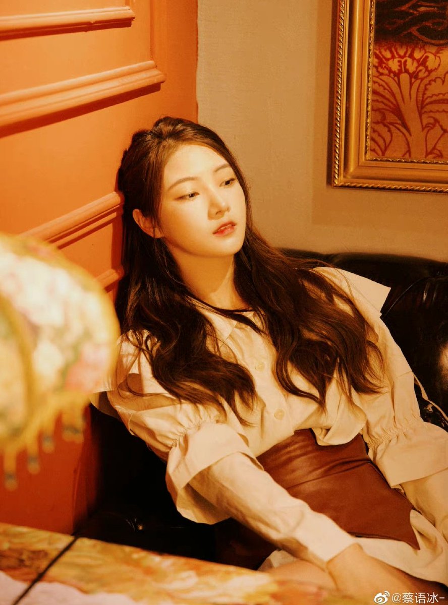caibingcutiee's tweet photo. her vibe is pretty ✨ https://t.co/kLIzQSXdFK