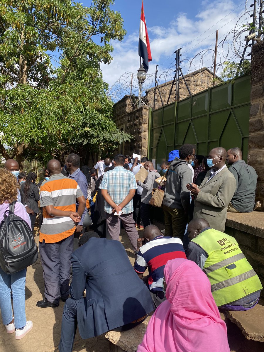 kenya_mchuzi's tweet photo. Kenyans waiting in line to collect passports for COP. #COP27 #whatline https://t.co/ouesOZh2Zr