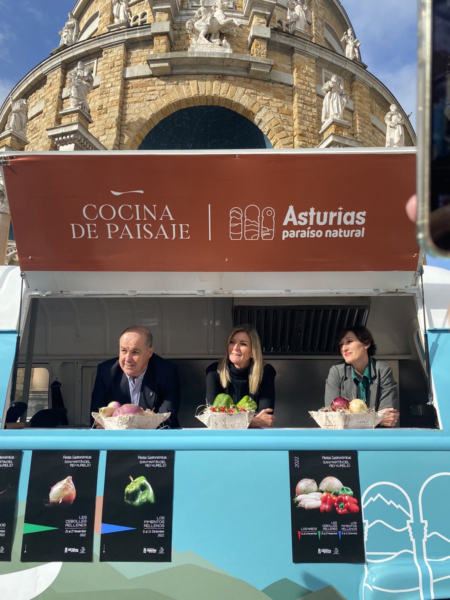 SanMartin_ayto's tweet photo. 🫑🧅🥘 San Martín presenta para Asturias la tradición y artesanía de sus fiestas #gastronómicas.
📆 Los #Nabos. Sotrondio. Del 11 al 13 de noviembre.
📆 Les #Cebolles. El Entrego. Del 25 al 27 de noviembre y el 30.
📆 Los #Pimientos. Blimea. Del 8 al 11 de diciembre. https://t.co/iNGgCBJ6sG