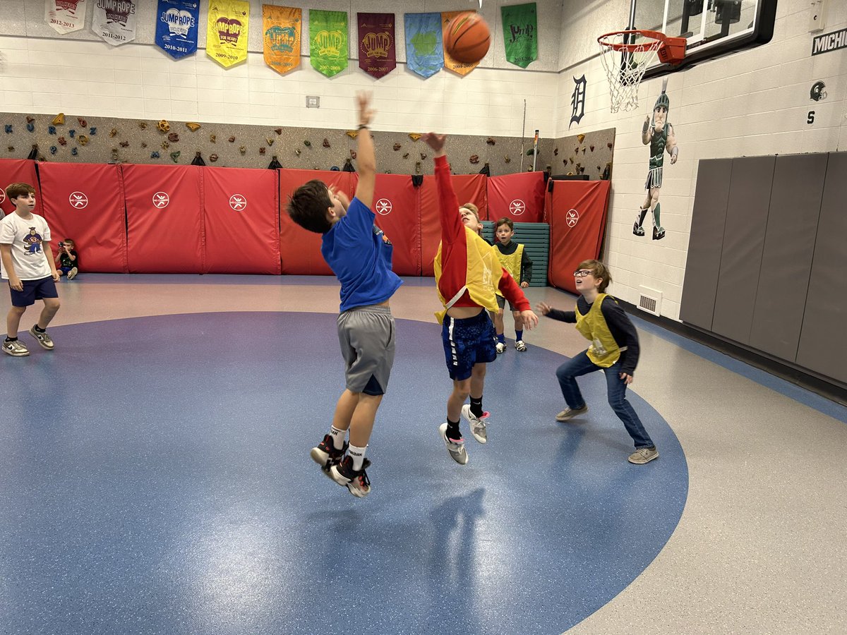 KurtzPe's tweet photo. Kurtz Basketball league is off to a great start!! https://t.co/l3zOQLXUD4