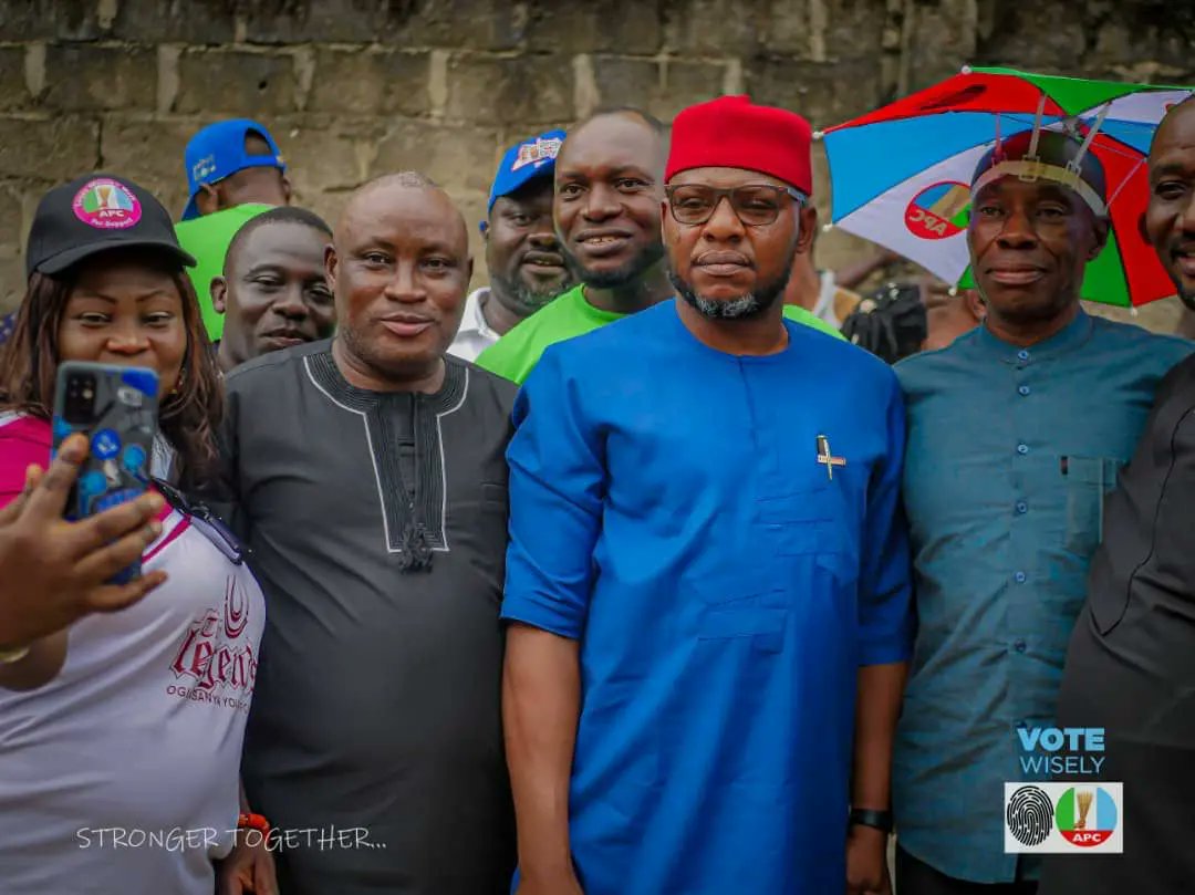apcsurulerelg's tweet photo. It's a SWEEP IT CLEAN exercise for our party @OfficialAPCNg, @officialABAT, @SpeakerGbaja, @jidesanwoolu, @WasiuEshilokun, @lanre_okunlola @desmondelliot and @HSangodara.
#APC
#Surulere
#surulere2
#itireikate
#cokeraguda
#sweepitclean https://t.co/5QtmfKrGdG