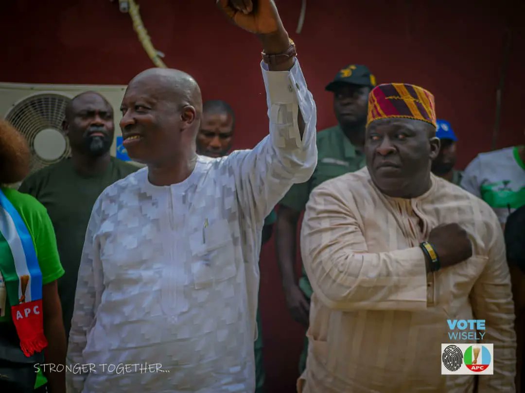 apcsurulerelg's tweet photo. It's a SWEEP IT CLEAN exercise for our party @OfficialAPCNg, @officialABAT, @SpeakerGbaja, @jidesanwoolu, @WasiuEshilokun, @lanre_okunlola @desmondelliot and @HSangodara.
#APC
#Surulere
#surulere2
#itireikate
#cokeraguda
#sweepitclean https://t.co/5QtmfKrGdG