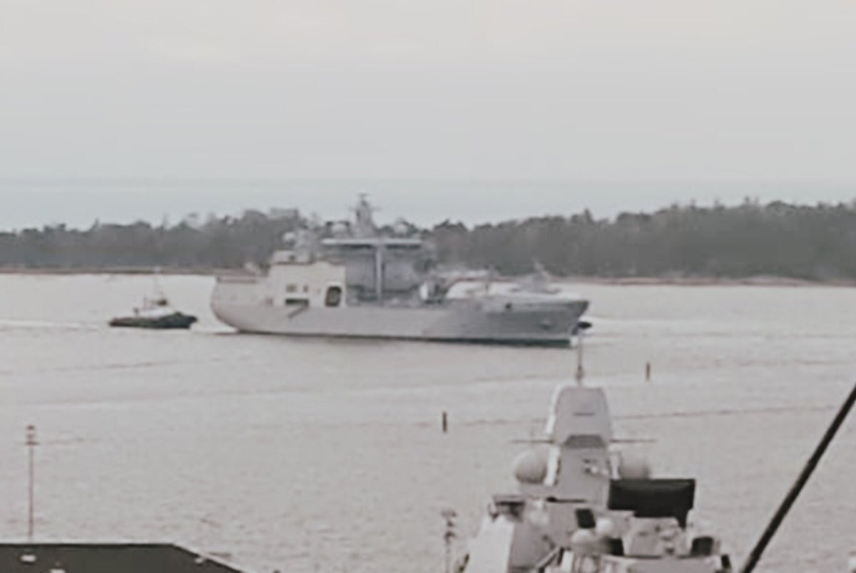 Royal Norwegian Navy replenishment oiler HNoMS Maud (A530) coming into Helsinki, Finland - November 4, 2022 #a530 #HNoMSMaud

SRC: webcam https://t.co/nFilVZUAqf