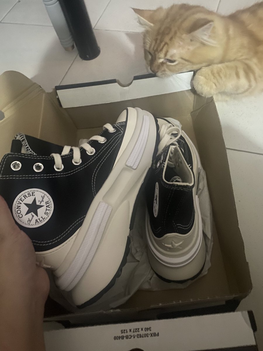 shuakookhee's tweet photo. Halaaa my boyfriend surprised me w the Jeonghan Runstar Legacy CX 😭I got sad cos bumagsak ako sa quiz kanina HAHAHA then after sabi niya may ipapadala siya di ko alam na eto na 😭 was planning to buy pa naman talaga for bets bul huhu ok cringe convo but ako kinilig HAHAHA 🥺🥺🥺 https://t.co/VSG5jnddoE