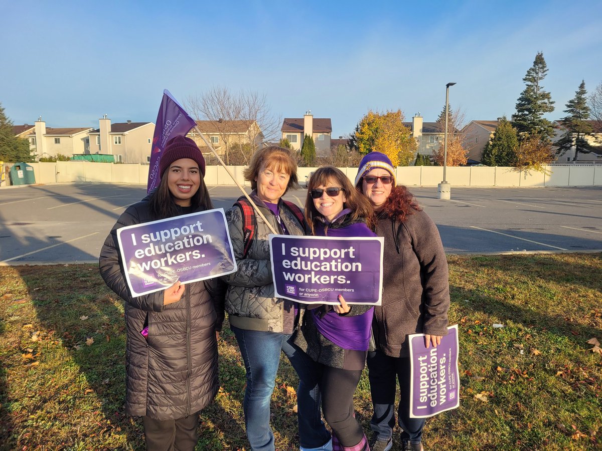 melorourke18's tweet photo. #CUPESolidarity #CUPEStrong #Bestteamever! https://t.co/2bnVfaEKMt