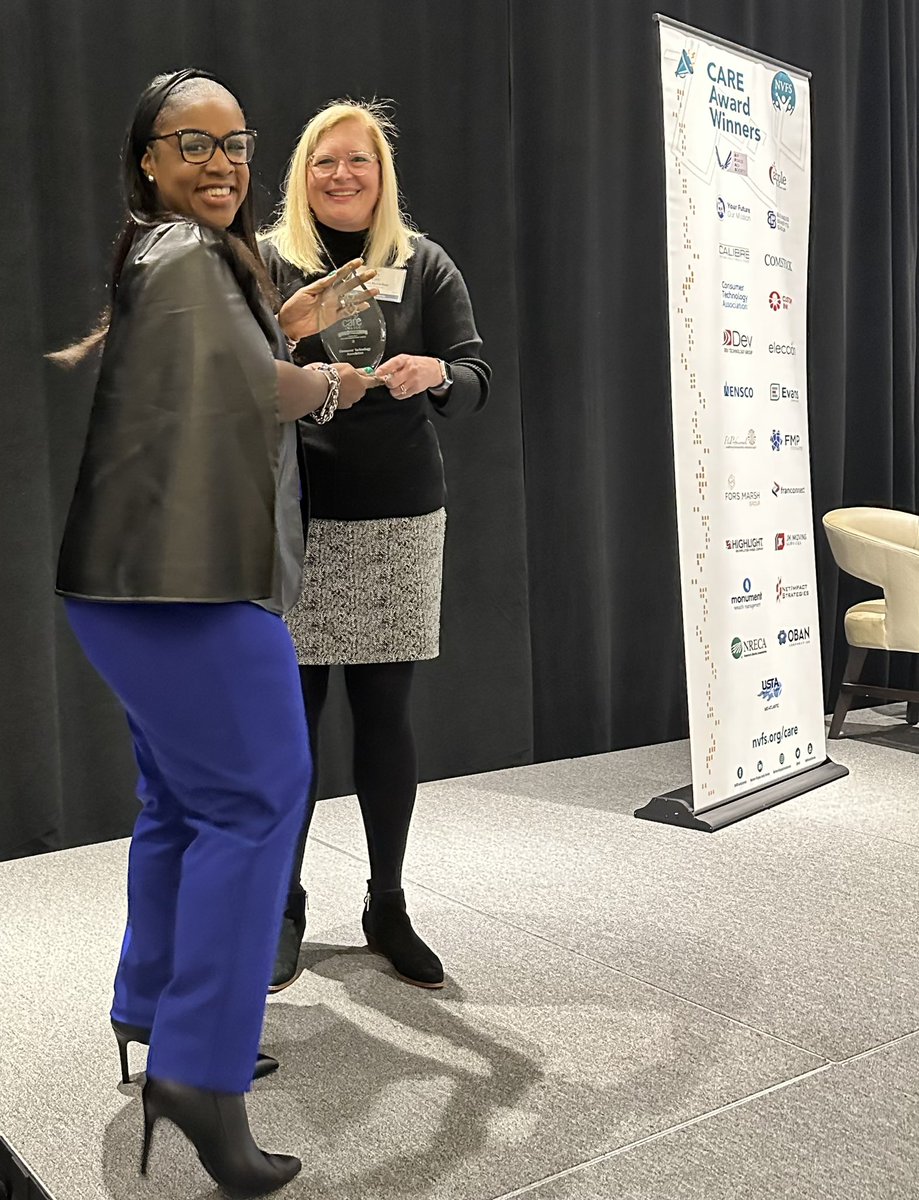 mharrison_02's tweet photo. HR extraordinaire, Jamie, accepts @CTATech CARE Award. https://t.co/uRiUYIP3Uu