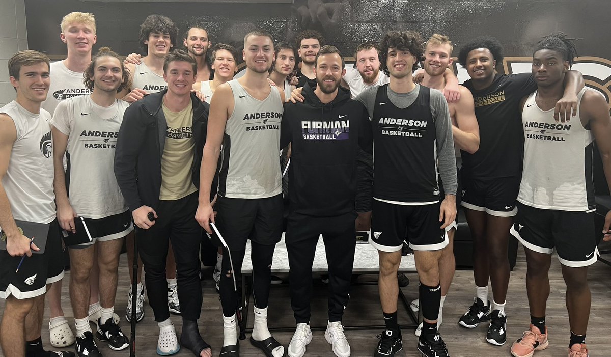 AUTrojansMBB's tweet photo. Huge thank you to Coach Aldred for coming over from Furman this morning to discuss the habits of peak performers. #BetterTogether #AttackTheHill https://t.co/SVGlszSfLH