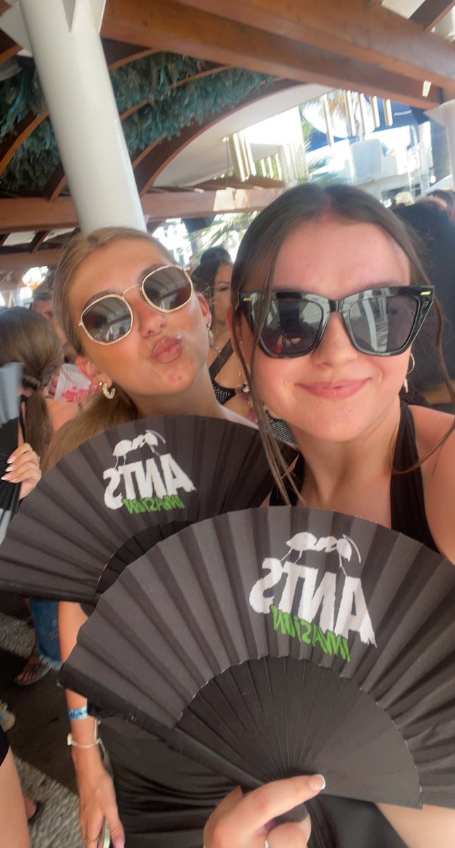 sarah🦋 tweet media