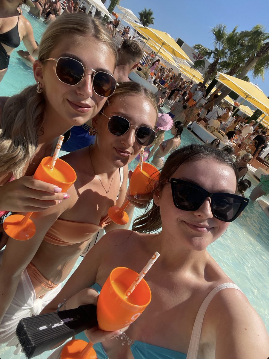 sarah🦋 tweet media