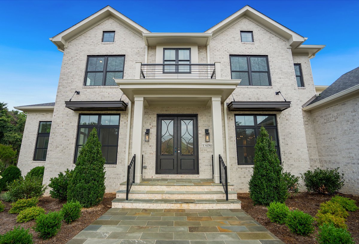 gulickgroup's tweet photo. The exterior of our Evanton model evokes French Manor and Contemporary Farmhouse styles. For more information about our home models, visit our website and click on Homes. https://t.co/tr0BJ5zqjA https://t.co/IJybUQb5O7