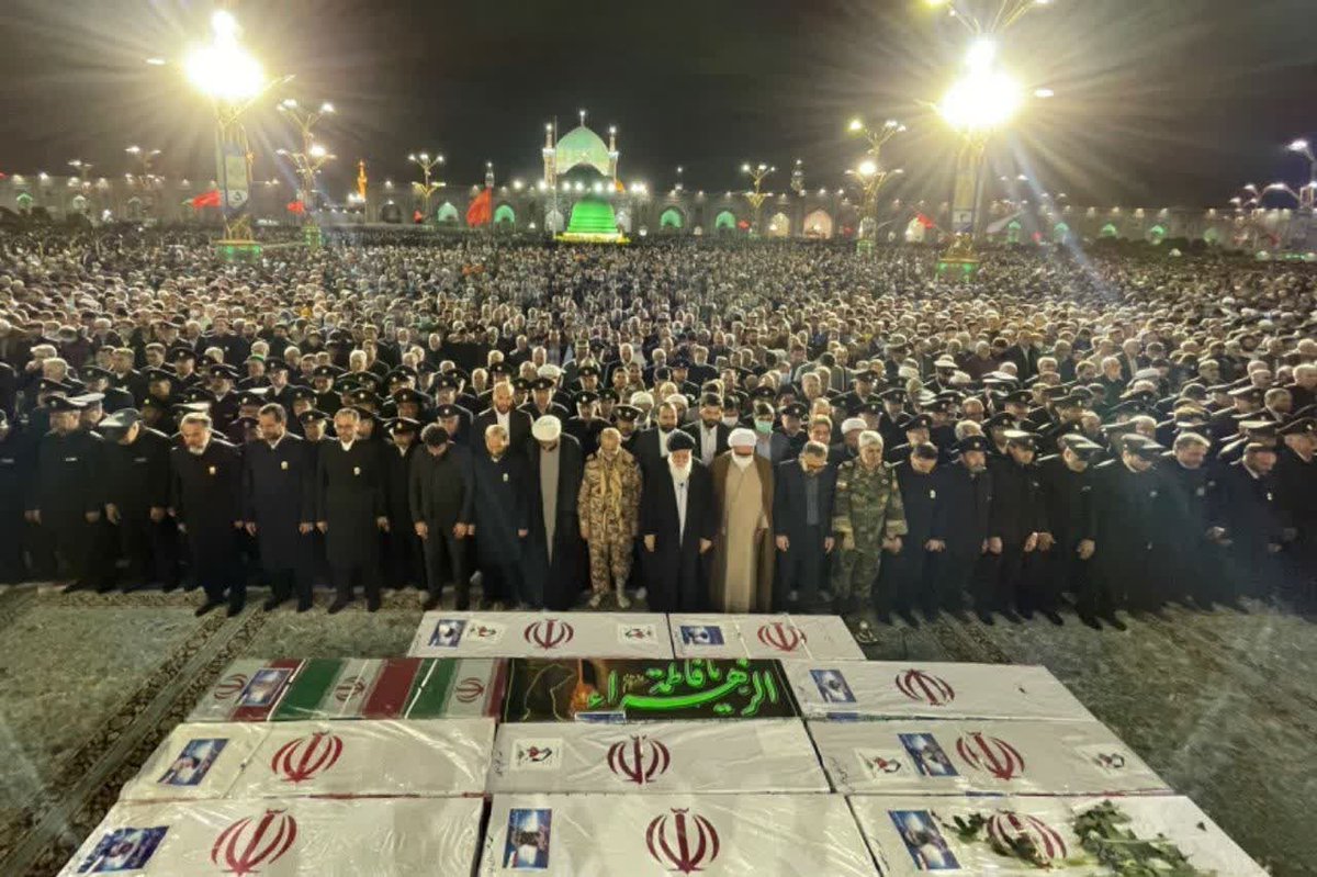 zb14001's tweet photo. جمهوری اسلامی ایران در دوران عمر خویش حوادث بسیاری رو پشت سر گذاشته و سربلند از اونها بیرون اومده و این قبیل موضوعات تنها موجب  رو شدن چهره برخی منافقین شده و در عین حال موجب رشد و تعالی انقلاب اسلامی خواهد شد 
#GreatSatan 
#سیر��_دموکراسی https://t.co/bKnb6CWrix