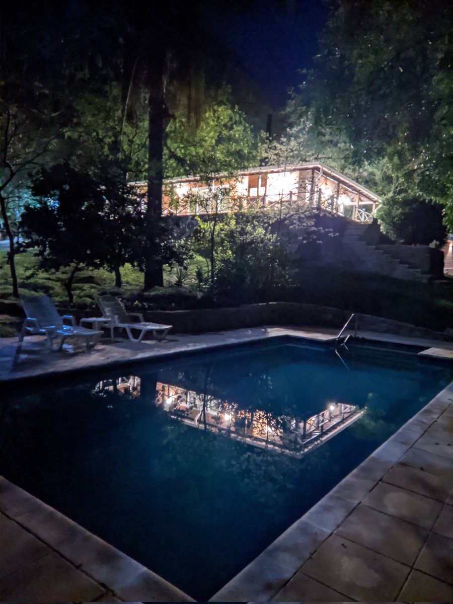 ¿Que tal desayunar con esta vista? Mi lugar favorito en colonia independencia es Vista Alegre Natural Resort. Cabañas totalmente amobladas, rodeadas de naturaleza, Restaurant Completo, piscina privada, senderos, saltos, tienen que conocer 🤩✅️📱