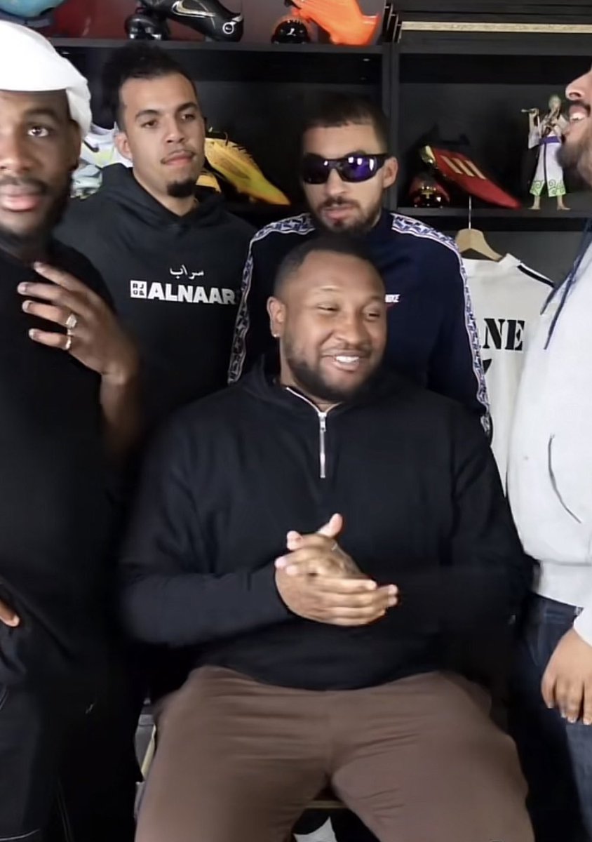 Sosaaaaaaaw's tweet photo. Pour moi vraiment POUR MOI ROHFF n’est pas une légende du rap Français https://t.co/LnQL5s1Uvn
