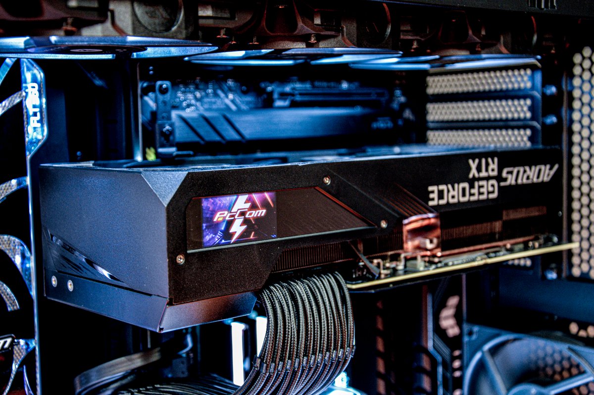 pccomponentes's tweet photo. Tírate un triplazo! ¿Y si aciertas? ¿Y si sí?😏💥 https://t.co/eULfRKd63V