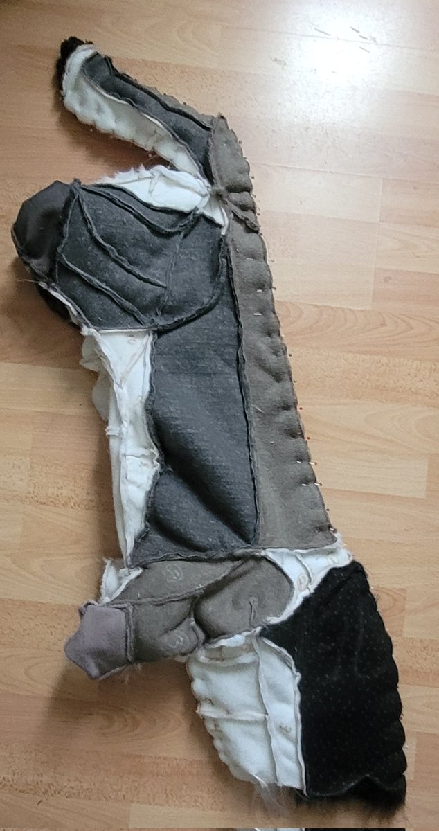 highwinds2c's tweet image. Wip for this lifesize wolf plush. Body sausage form achieved. 
#plushmaker #wolfplush #handmade