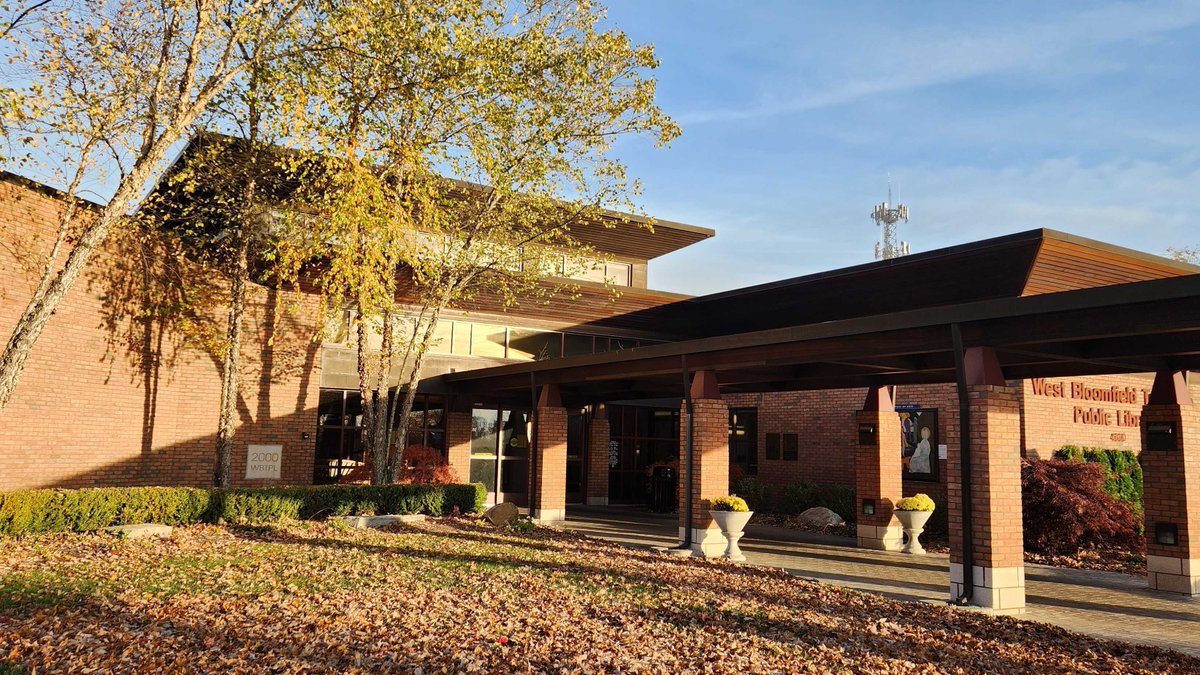 The Main Library is all decked out for fall! 🍂 Feed your autumnal appetite with cookbooks for good soups, stews, &amp; more: loom.ly/OmDDOsI 🍲🍜