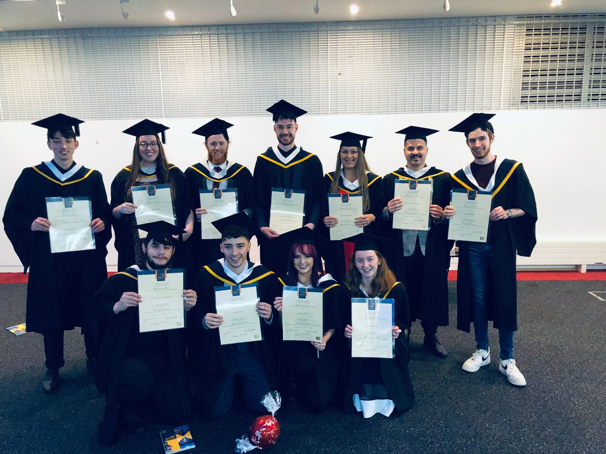 dcu_jazz's tweet photo. Delayed post but huge congratulations to last week's DCU Jazz 2022 graduates at @TheHelixDublin
#dcujazz #musiceducation #graduates #congratulations #BAmusic #graduation #DCU
@DCU @DCUAlumni @HumanitiesDCU @Music_DCU https://t.co/cxVXq9mAjI
