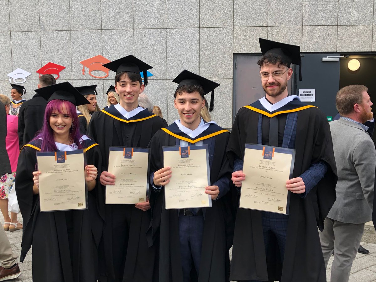 dcu_jazz's tweet photo. Delayed post but huge congratulations to last week's DCU Jazz 2022 graduates at @TheHelixDublin
#dcujazz #musiceducation #graduates #congratulations #BAmusic #graduation #DCU
@DCU @DCUAlumni @HumanitiesDCU @Music_DCU https://t.co/cxVXq9mAjI