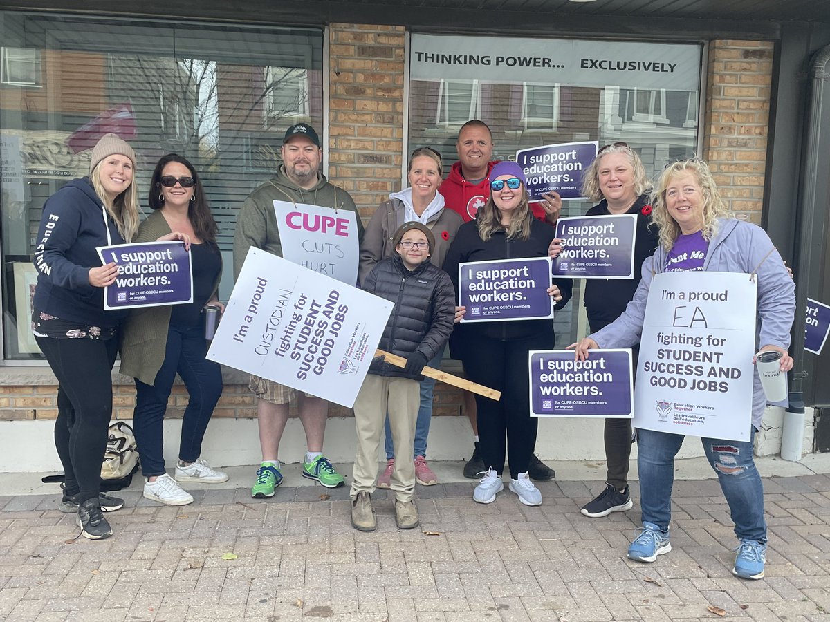hilmcgil's tweet photo. #CUPE #CUPEStrong @BGCDSB @SHHSCrusaders https://t.co/dHqsUqffXD