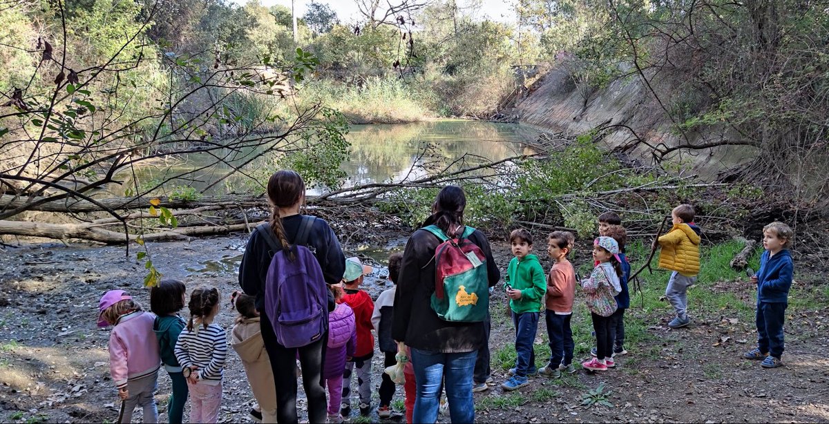 escola_itaca's tweet photo. Gaudint, descobrint, experimentant, explorant...sortida a la natura #EI4Itaca a Can Coll #natura #explorant 🍃🍂☘️🌿🌳 https://t.co/myLHTQu6pB