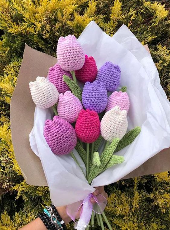 🌷 crocheted tulip bouquet