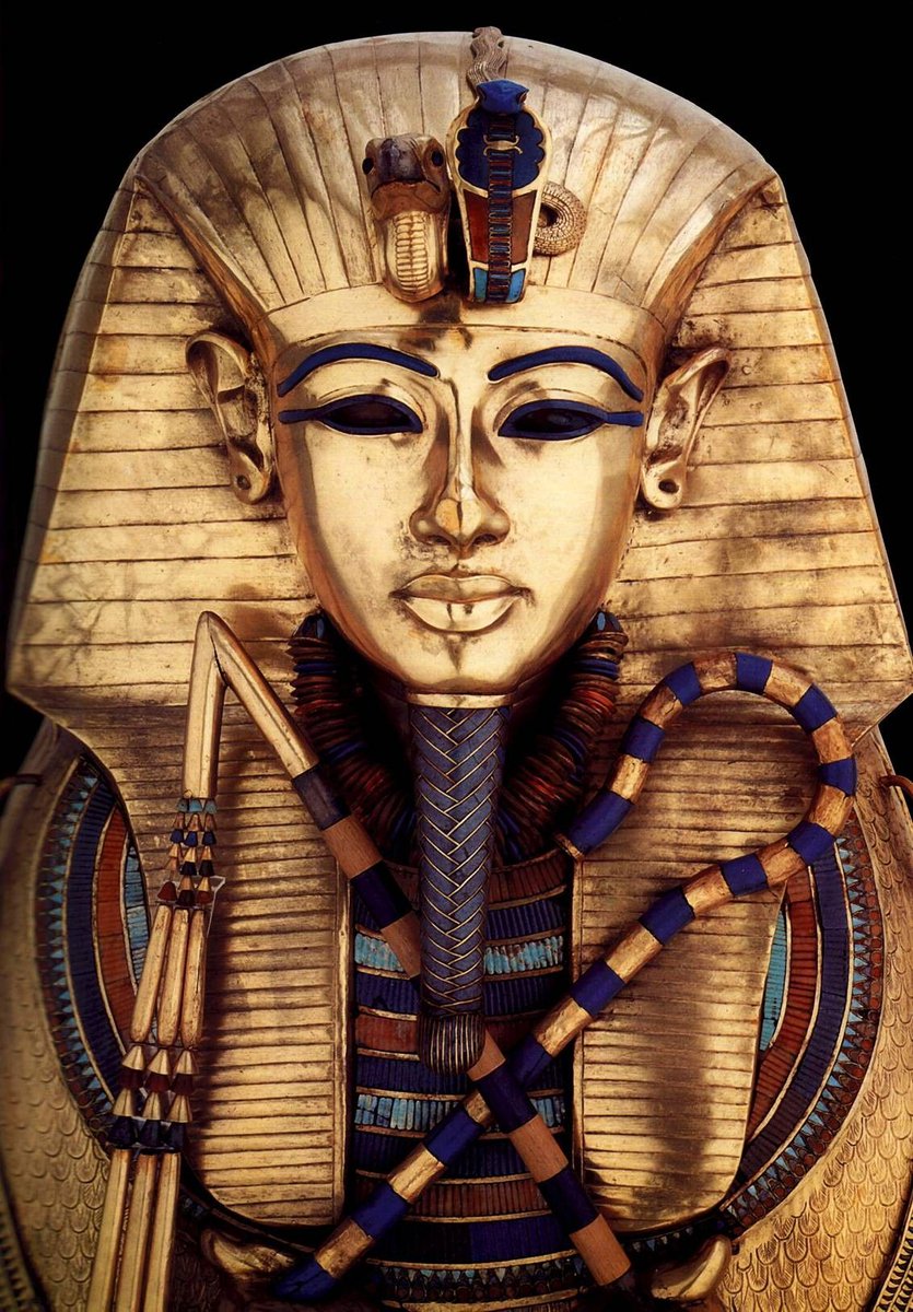 MJamille's tweet photo. ⚠ Há exatos 100 anos era encontrada a tumba praticamente intacta de um faraó: era a sepultura do rei Tutankhamon.
Tutankhamon faleceu com cerca de 18 ou 19 anos e foi sepultado com mais de 5.000 objetos, alguns eram joias e móveis. 
https://t.co/G1pWLBxGMz
#100TutankhamonBrasil https://t.co/w676LL7ZgZ