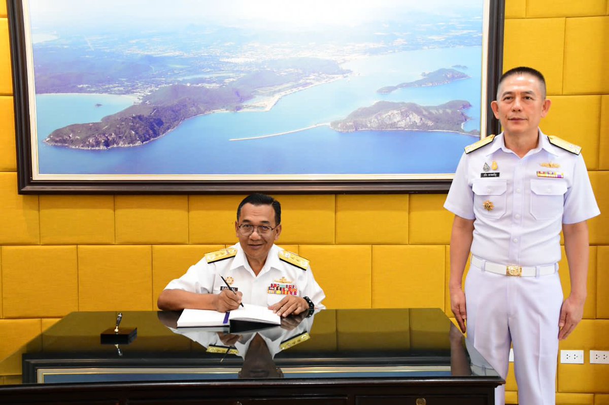 MPA_Barat's tweet photo. A call on Commandant Sattahip Naval Base - VADM Sutin LayCharoen by Rear Admiral @fmyeor today strengthening friendship between RMN and @prroyalthainavy
@tldm_rasmi
@Mawilla_1
@KAMARUDDIN_OMAR
#NavyNews
#RED22
#DefenceDiplomacy https://t.co/Vbu5Ck9mSs
