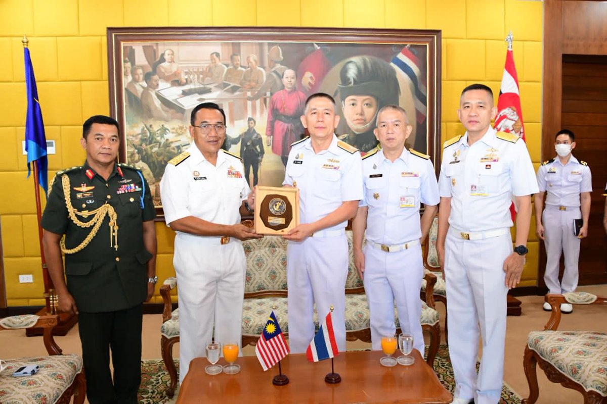 MPA_Barat's tweet photo. A call on Commandant Sattahip Naval Base - VADM Sutin LayCharoen by Rear Admiral @fmyeor today strengthening friendship between RMN and @prroyalthainavy
@tldm_rasmi
@Mawilla_1
@KAMARUDDIN_OMAR
#NavyNews
#RED22
#DefenceDiplomacy https://t.co/Vbu5Ck9mSs