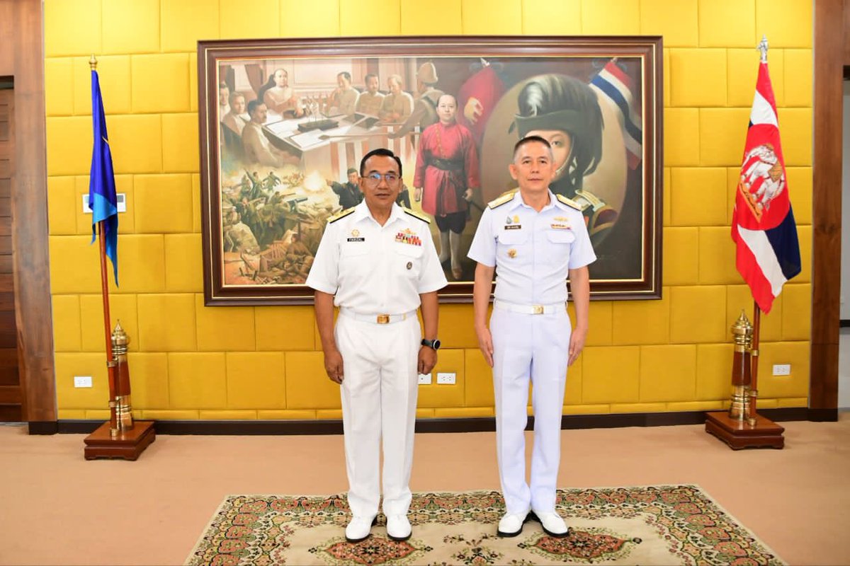 MPA_Barat's tweet photo. A call on Commandant Sattahip Naval Base - VADM Sutin LayCharoen by Rear Admiral @fmyeor today strengthening friendship between RMN and @prroyalthainavy
@tldm_rasmi
@Mawilla_1
@KAMARUDDIN_OMAR
#NavyNews
#RED22
#DefenceDiplomacy https://t.co/Vbu5Ck9mSs