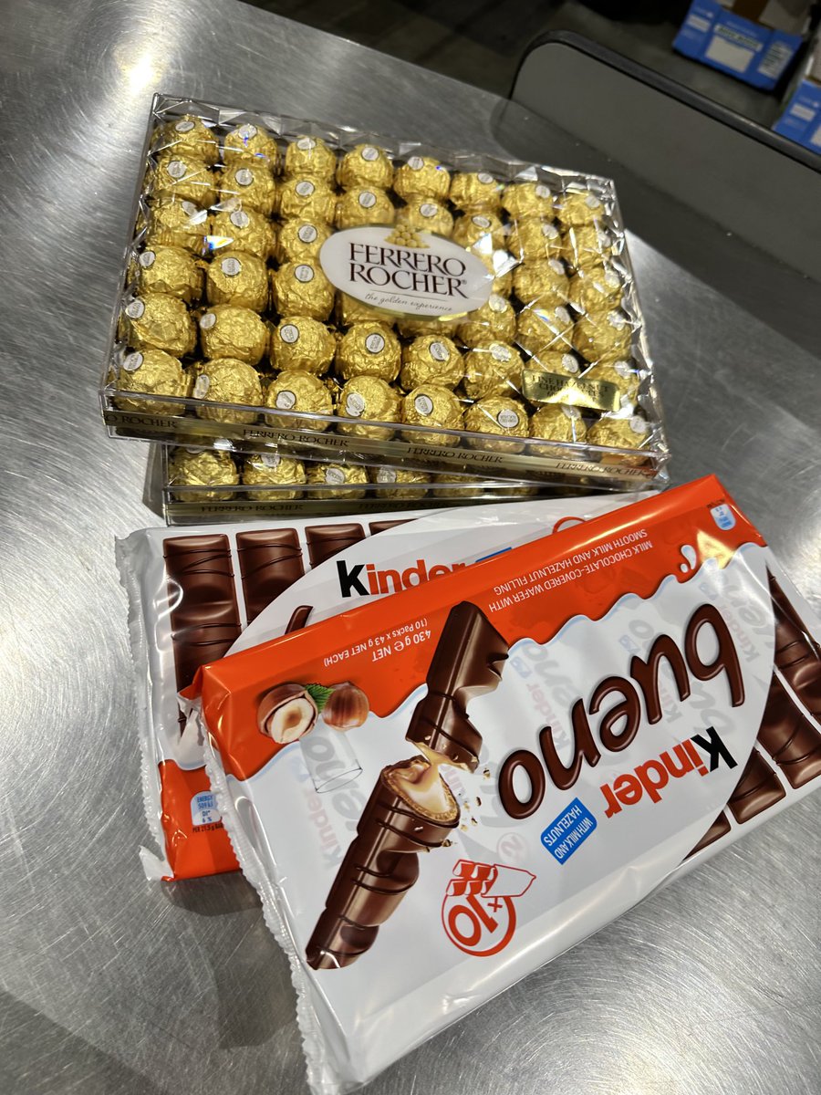 giosuemarrone's tweet photo. Had to make a quick stop to get these for #coloursofitaly happening tomorrow in #Perth 🇮🇹🇮🇹🇮🇹🎉🎉🎉 https://t.co/IHLEmIBRcF