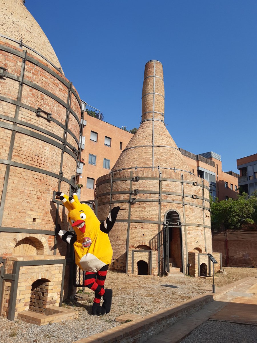 MuseusEsplugues's tweet photo. Demà és el dia!
Ja ho tenim tot preparat per gaudir, pintar i enfangar-nos!🙌
#FangFest El festival dels petits ceramistes!
Accés lliure sense inscripció, de 10 a 14 al Museu de Ceràmica La Rajoleta!!
I ens acompanyarà la nostra amiga, la Paput Punxetes del @TurismeBaixLlob !❤️❤️ https://t.co/3CJWuriWCx