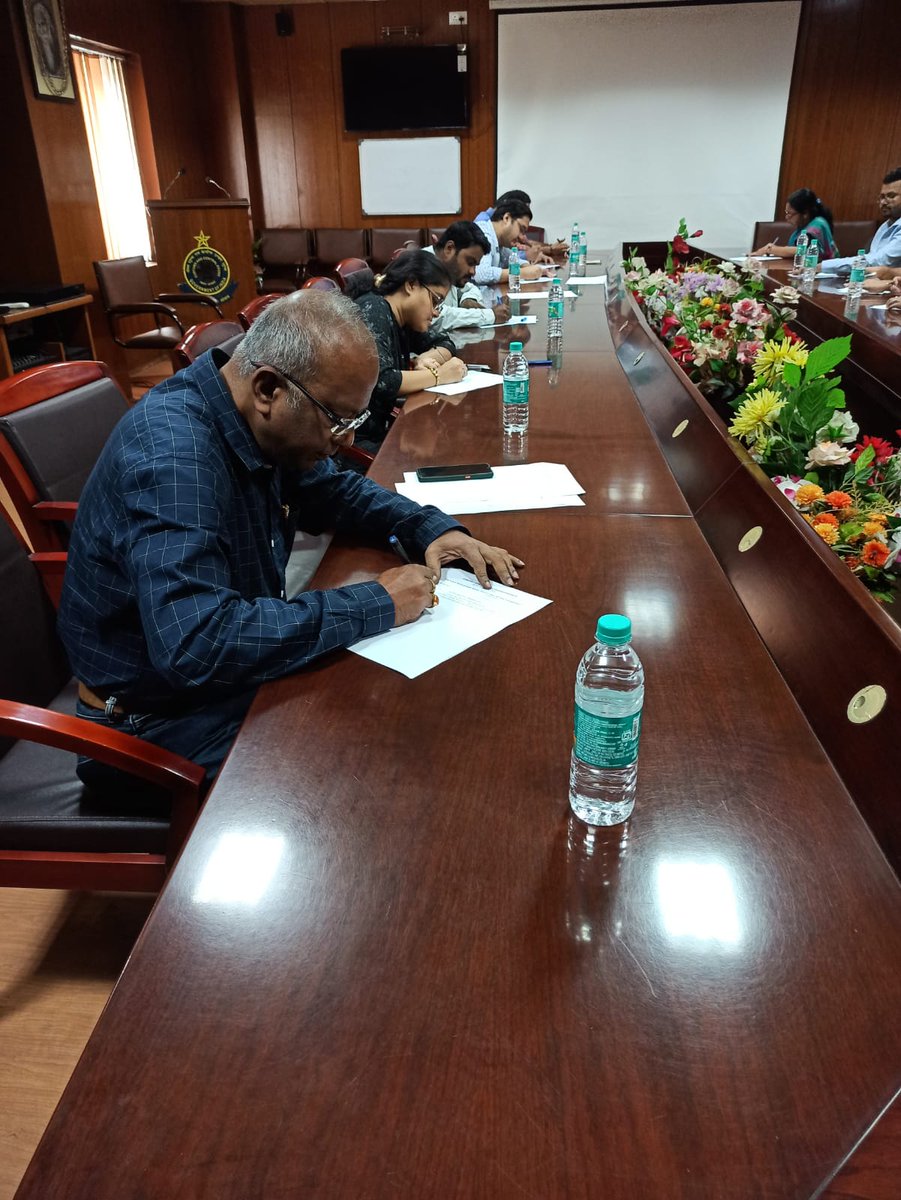 CgstHowrah's tweet photo. Officers of Howrah CGST &amp; CX Commissionerate participating in "Essay writing competition and slogan writing competition on " Corruption free India for a developed nation " under the # Vigilance Awareness Week '2022 https://t.co/GGYkRK5SJy