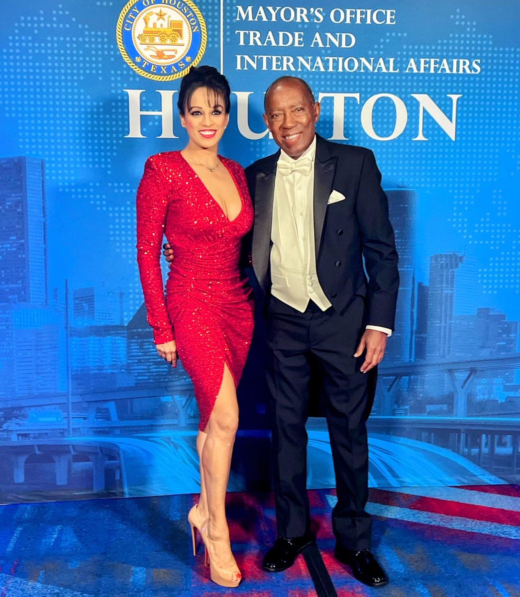 Thank you Mayor <a href="/SylvesterTurner/">Sylvester Turner</a> and H’norable Consul General <a href="/MartyMcVey/">Marty McVey</a> for hosting me at Mayor’s Consular Ball. Loved the Texas hospitality and our talks on tech, energy, sustainability and our fav city of Houston!