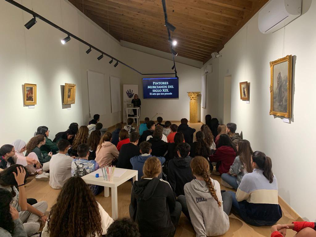 💯Casi un centenar de alumnos de 4º de la ESO del IES RAMON ARCAS MECA visitaban en la mañana de hoy la exposición de 👨‍🎨 "Pintores Murcianos del S.XIX" que se encuentra hasta el próximo 🗓 viernes 11 de noviembre en el 🏛 Palacio de los Irurita. 🖼