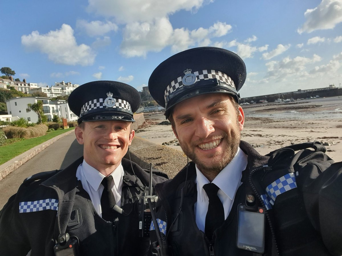 Morning patrols this morning, making the most of the sunshine 🌞 I was even lucky enough to be joined by PC Dudley 👮‍♂️