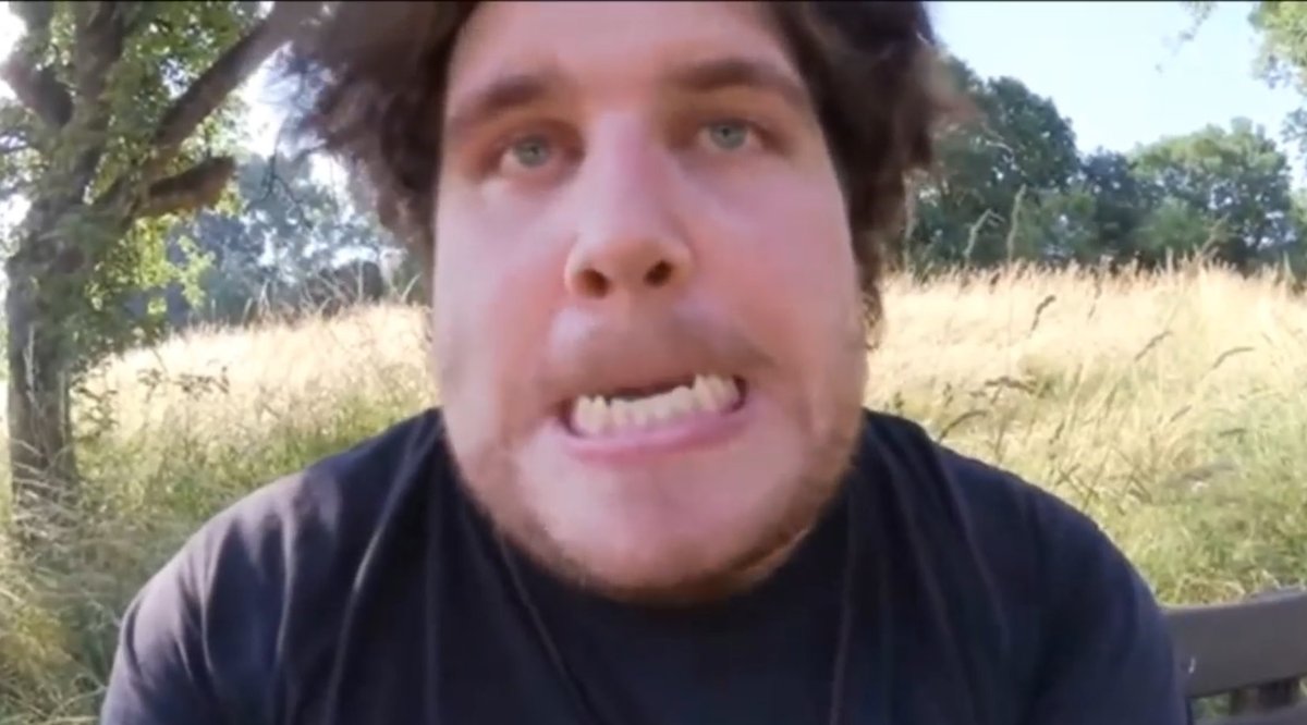FguP-s0WAAAA8Jd.jpg