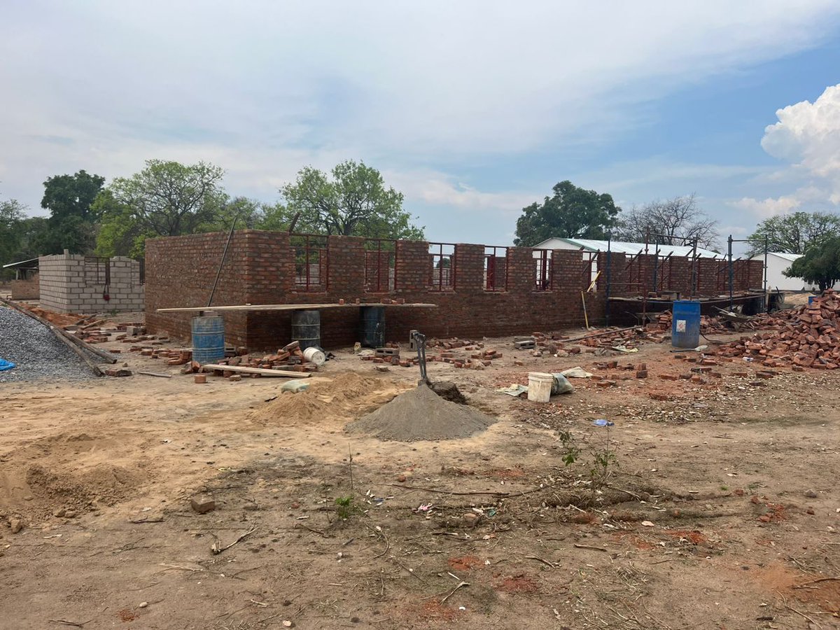 freemanchari's tweet photo. Day 11. Ready to put ring beams. We had a meeting with local stakeholders. Some of them were here 2 weeks ago and are in shock that things could actually move that quickly in Binga. We are just glad that there were smiles all around us. We are still fundraising for the borehole👇🏾 https://t.co/bMFoodey0A