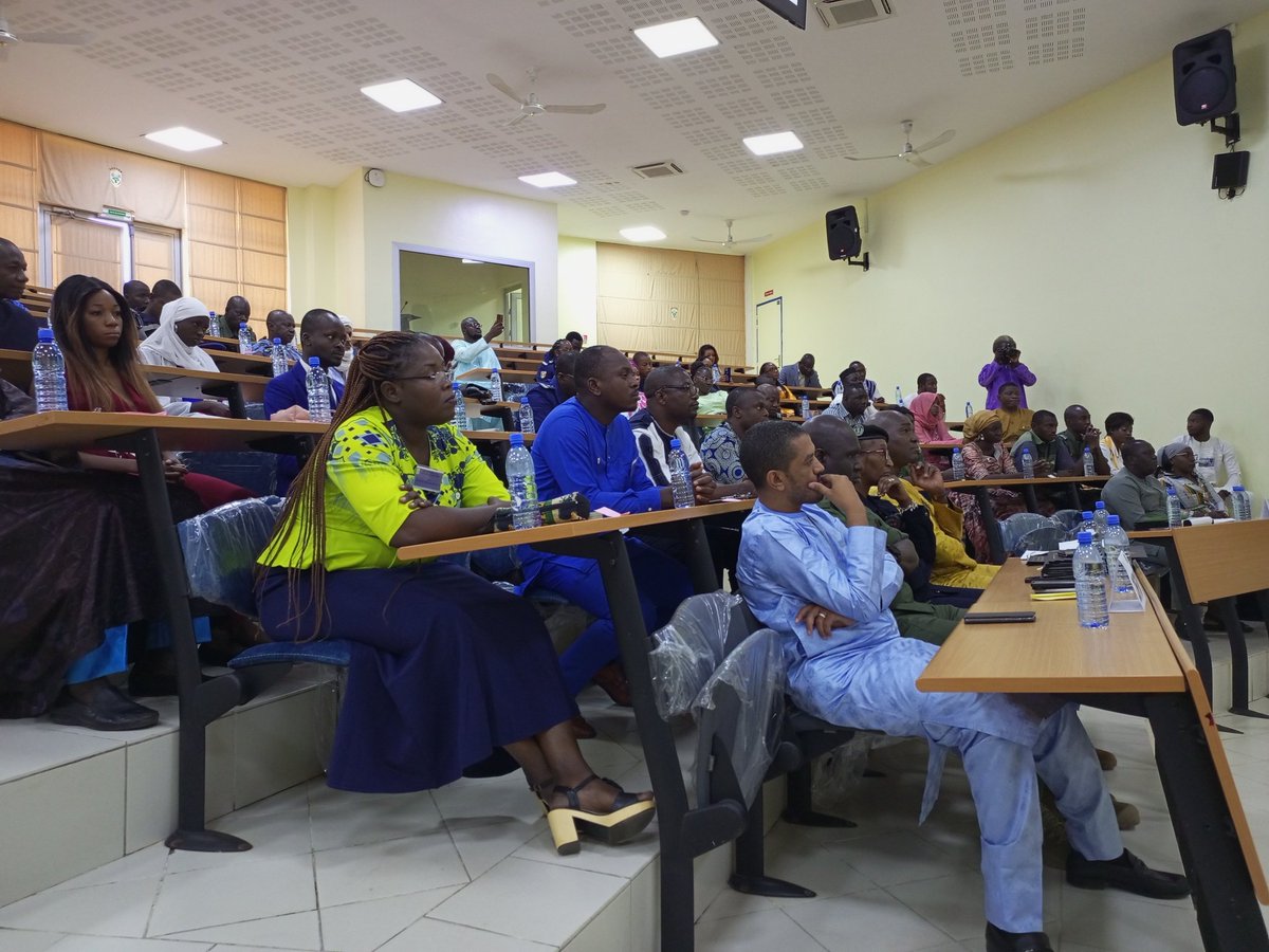 Kafka09014872's tweet photo. Clôture stages internationaux: POC 2.22, DPE 1.22, CONNFOND 2.22, financés par la République du Mali.
Merci aux experts nationaux et internationaux pour leur disponibilité. https://t.co/pfoFjCOs1B