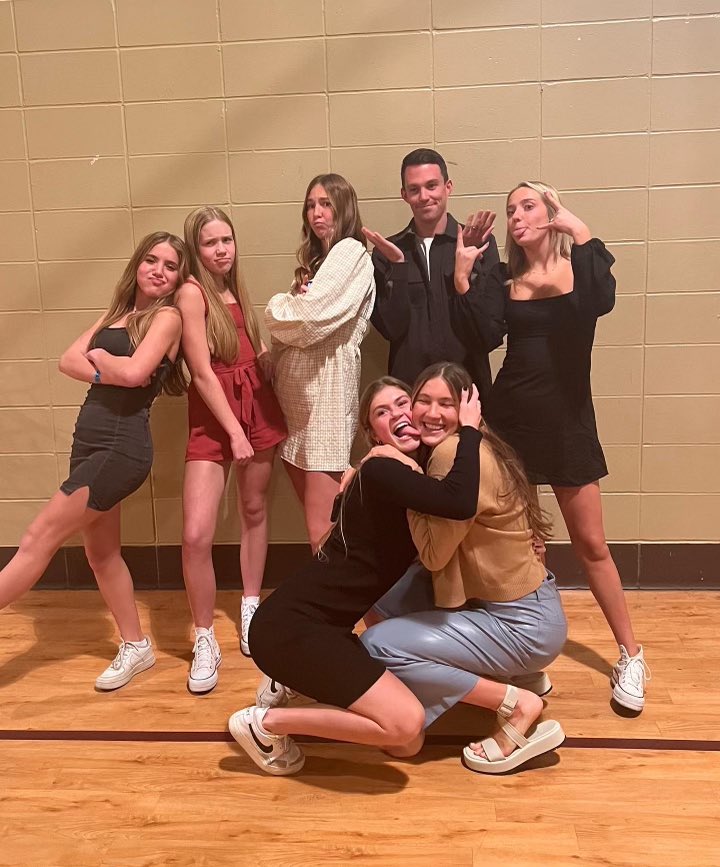 The end of an Era. So grateful to celebrate our seniors and season last night at our banquet!
🏃‍♀️ 🤪 
See y’all in track!
#RollRoons