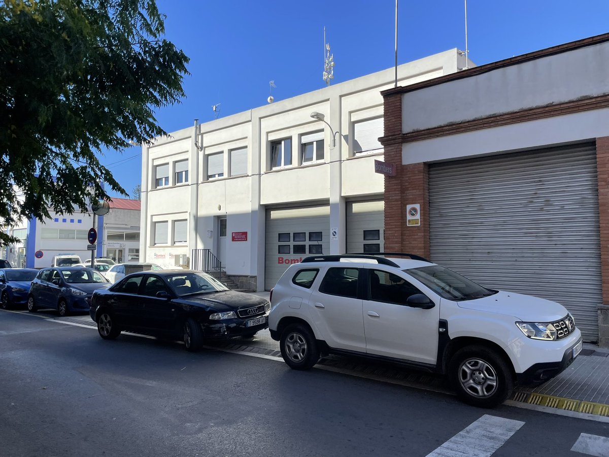 bombersdePiera's tweet image. Sortida del parc de Bombers de Piera.
- Zero respecte
- Zero consciència
- Zero empatia
- Zero vergonya

Però després són els bombers els que sempre arriben tard!
