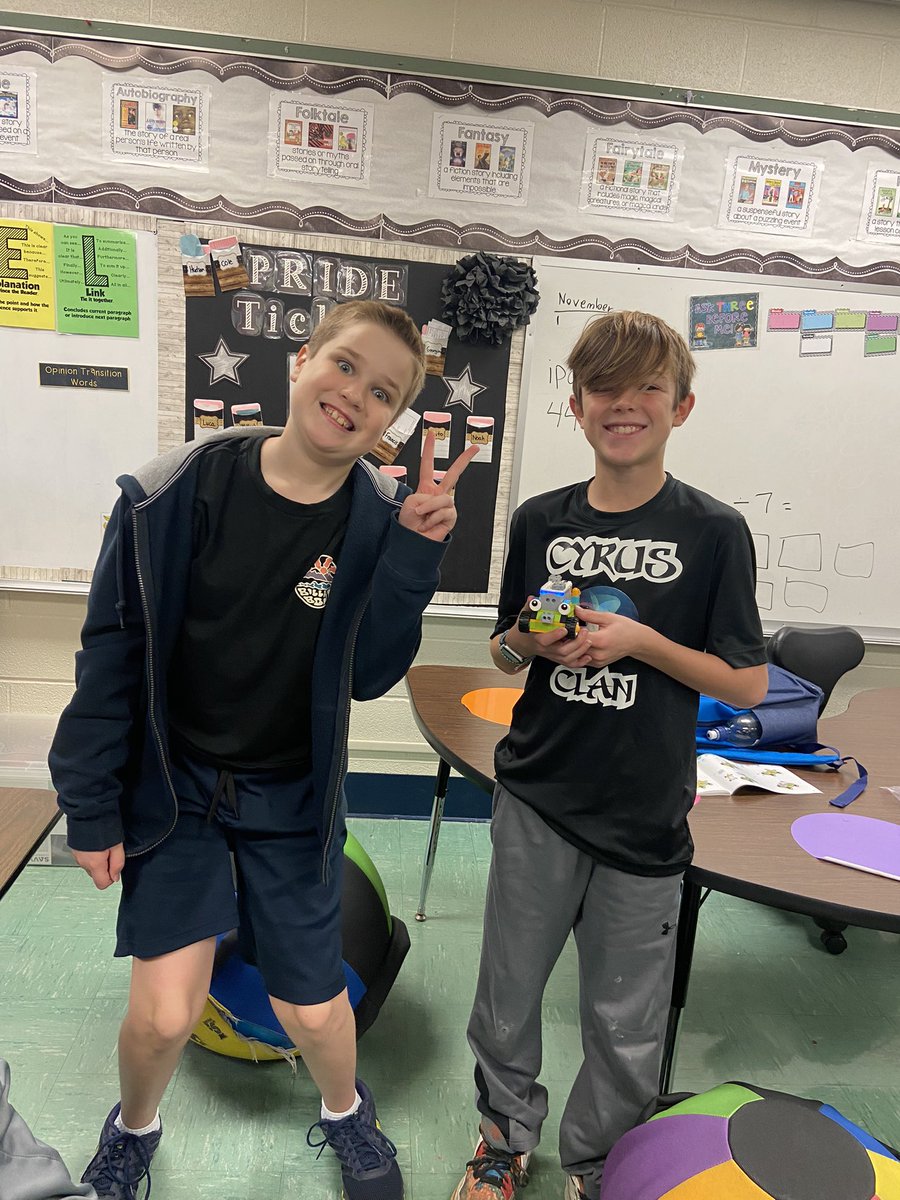 missflama's tweet photo. Coding club at Crestview is always a fun time. Making robotic cars out of Lego’s. @BCSDCrestview @szydlowski3rd https://t.co/KeQgIvjTuB