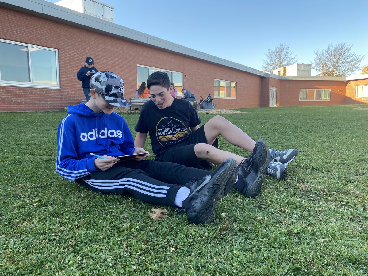 CocuzziArt's tweet photo. Our @GatesChiliMS digital artists are utilizing our outdoor classroom space on this warm November morning. @Lisa_Dorofy @dorothybrenneis https://t.co/nykzRftfGv
