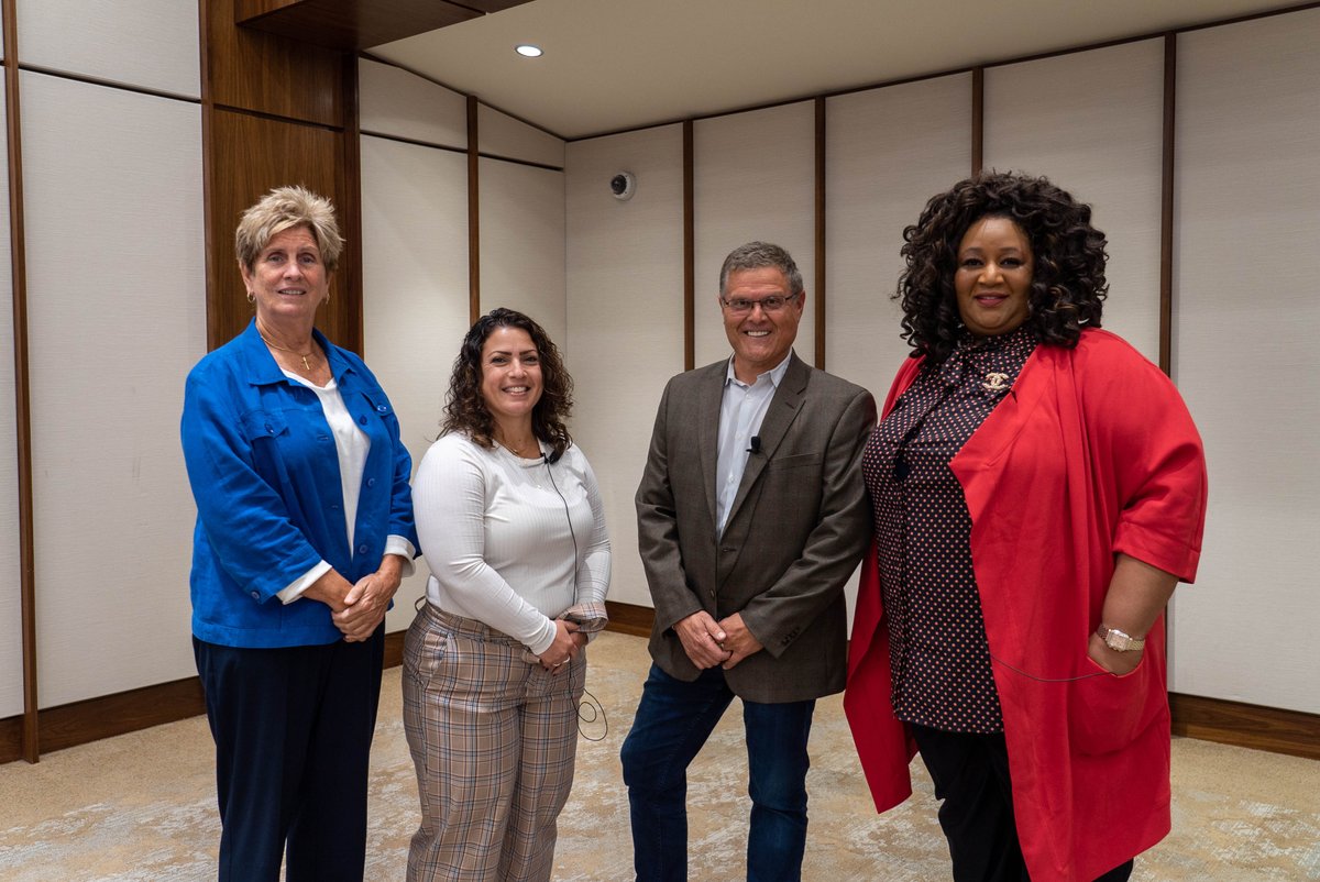 We held another fantastic <a href="/SHUHallProgram/">H.A.L.L. Program & S.A.A.C.</a> Student-Athlete Leadership Forum last week! Thank you to our panelists &amp; moderator for a terrific evening! #HALLin 

📝 - shupirates.com/news/2022/11/4…

📸 - shupirates.com/galleries/h-a-…